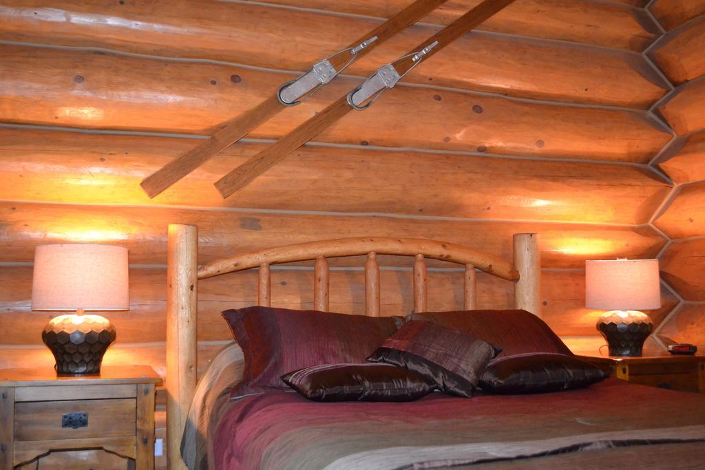Yoho Chalets Villa Golden Exterior photo