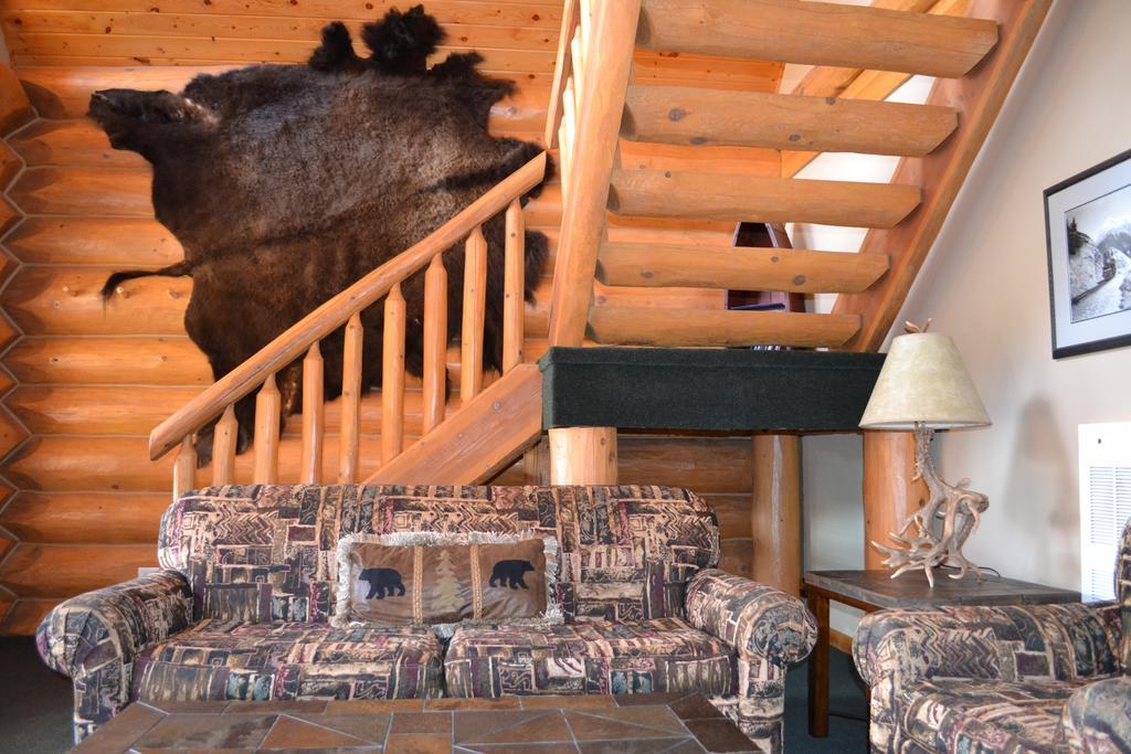 Yoho Chalets Villa Golden Exterior photo